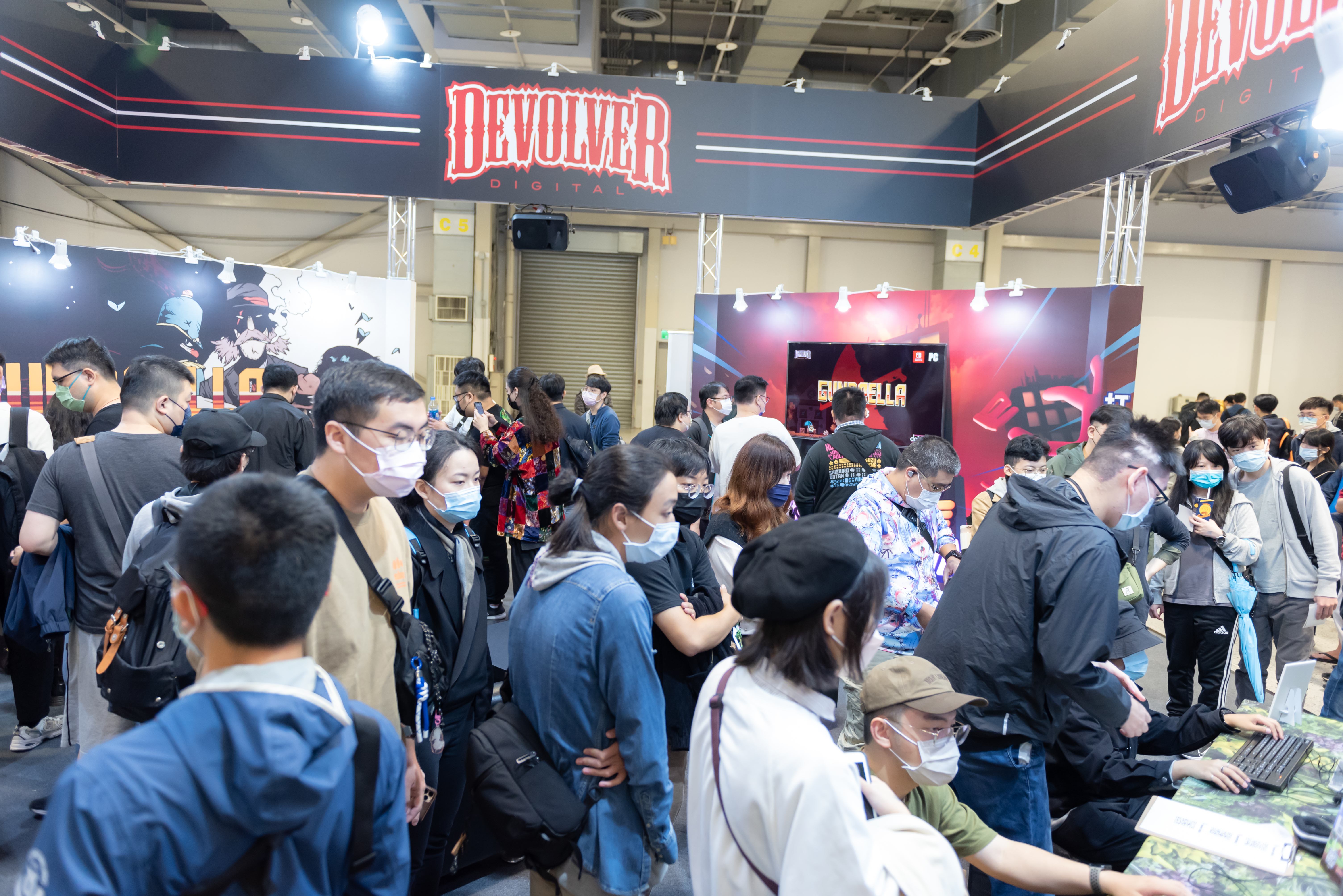 people handing around at Develvor Digital booth at G-EIGHT game show
